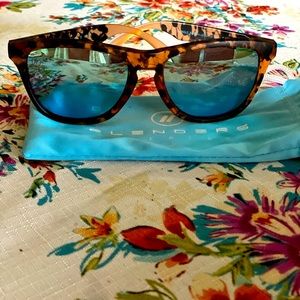 Blenders NWOT sunglasses 🕶